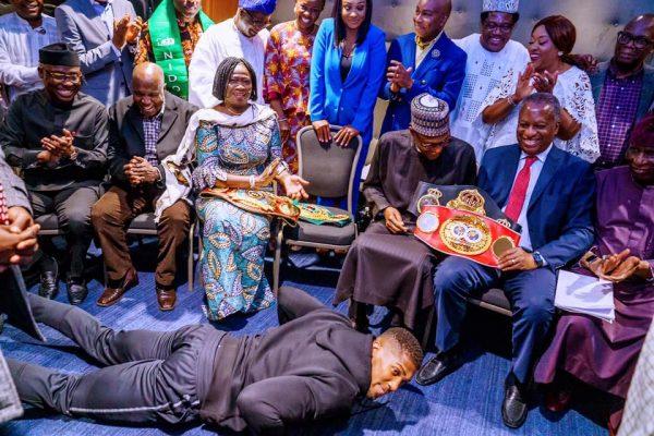 Buhari meets with Nigerians in United Kingdom