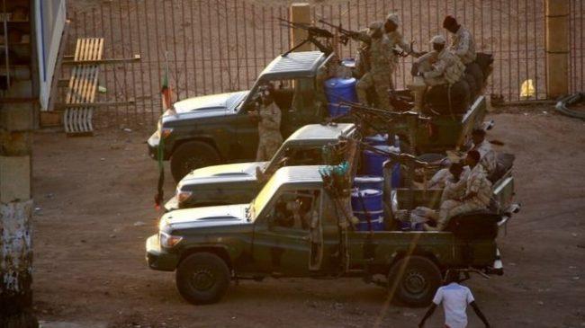 Sudanese troops fired in the air near the HQ of the General Intelligence Service afp