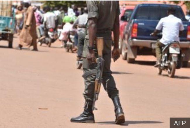 Burkina Faso gunmen 'kill 20 at cattle market'
