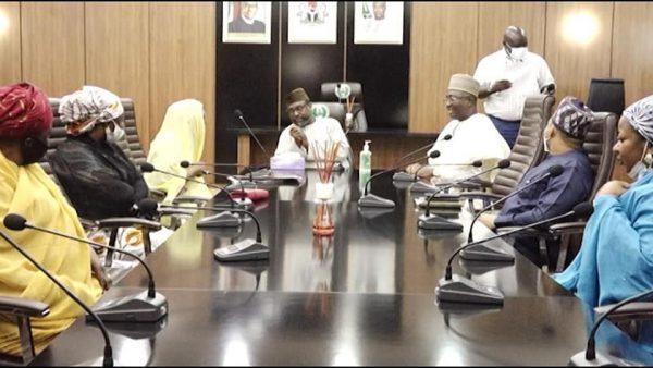 Niger State Governor Sani Bello receives a delegation led by the State Women Leader of the APC Hajiya Fatima Mustapha at the Government House, Minna.