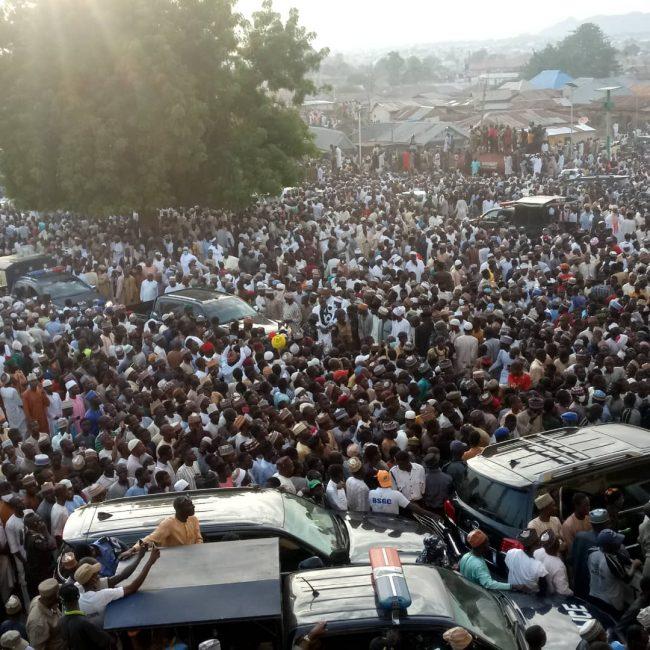 Photo: crowd at Emir of Zazzau's funeral in Zaria