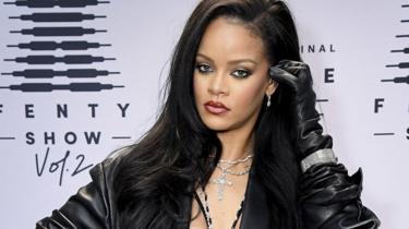 Rihanna sorry for Islamic verse at lingerie fashion show after backlash