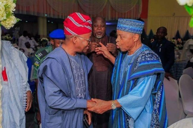 Oyetola greets Gen. Alani Akinrinade on 81st birthday
