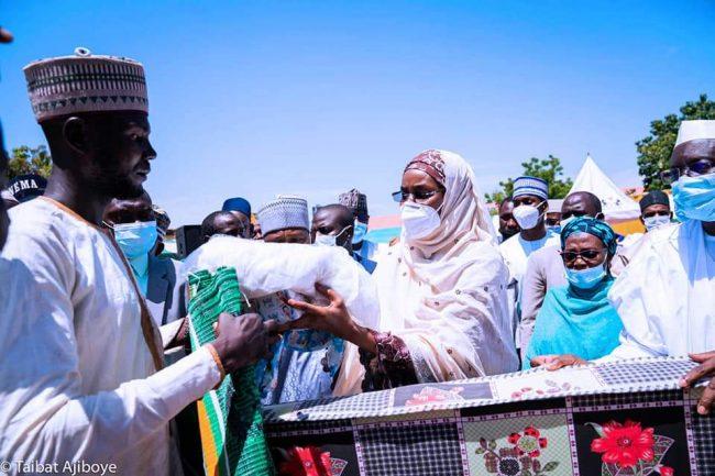 Humanitarian minister distributes relief items to Jigawa flood victims