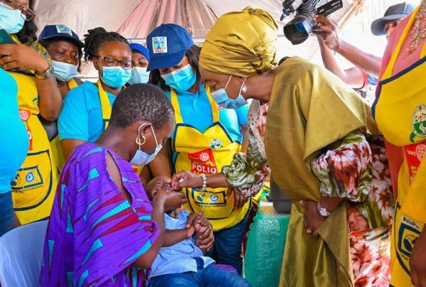 Sanwo-Olu's wife flags off polio vaccination for children in five Lagos LGs