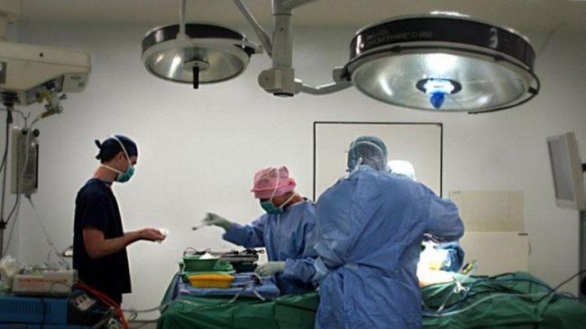 Saudi surgeon dies at work in hospital operating room