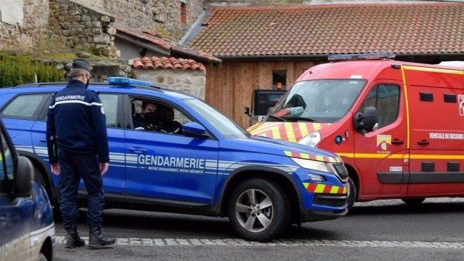 Gunman found dead after killing three police officers in France