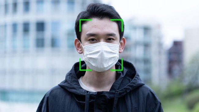 Facial recognition identifies people wearing mask