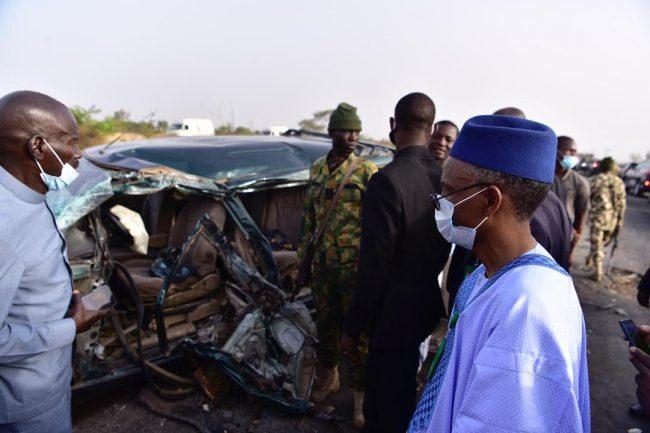 El-Rufai attends to accident victims on Kaduna-Abuja highway | Photos