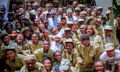 Buhari receives corps members