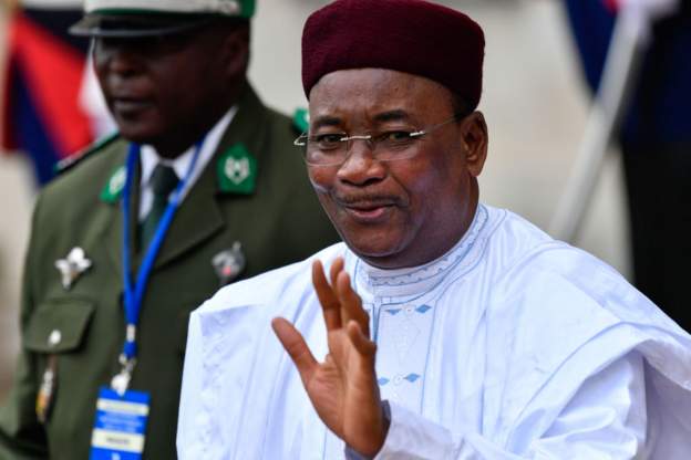 Niger's Issoufou wins African leadership prize