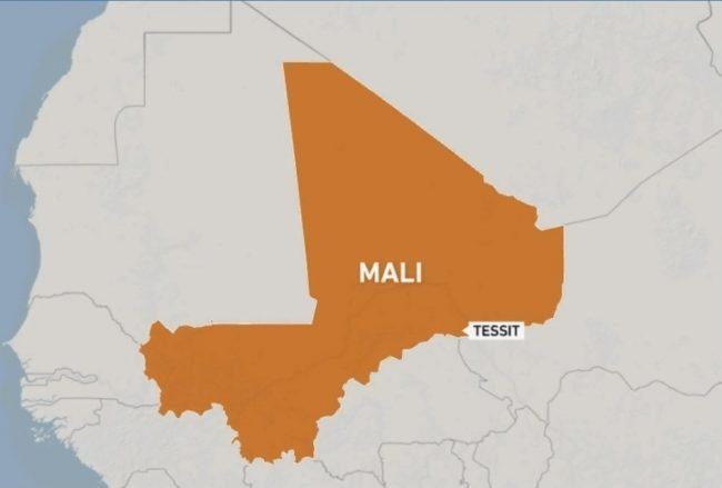 Attackers on trucks and motorbikes raid Mali base, kill 33 troops