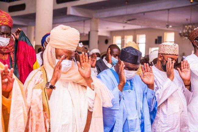 Fintiri, Lamido Adamawa observe Juma'at prayers in Yola