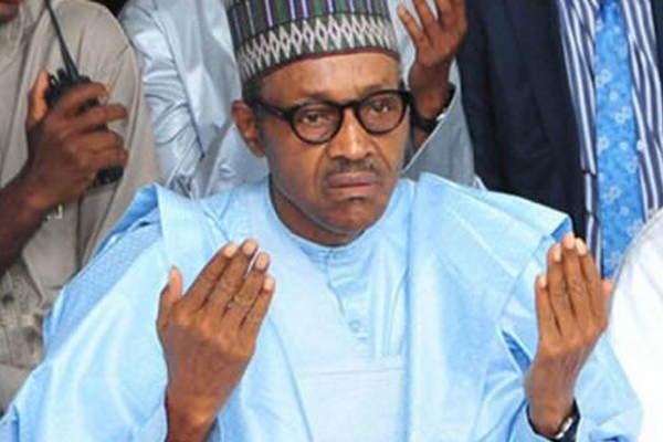 President Muhammadu Buhari praying
