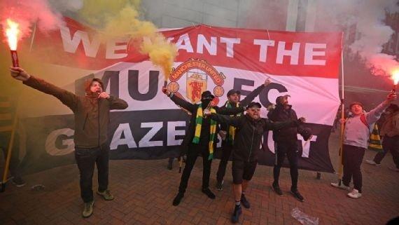 Manchester United fans took their disdain for the Glazer family to new levels at OId Trafford on Sunday.
