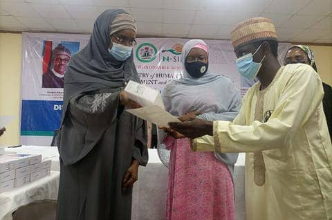 FG distributes tablets, engagement letters to 300 NSIP monitors in Bauchi