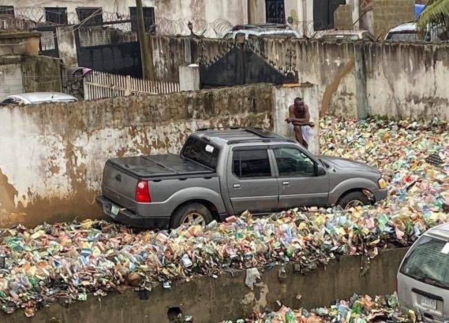 Lagos govt gives owners of buildings near canals three days to remove illegal constructions