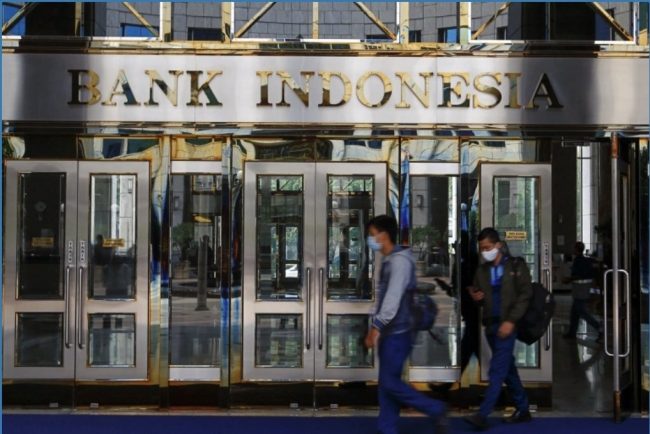 Indonesia’s ‘young, born-again Muslims' quit banks for Islamic finance