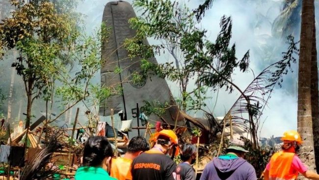 Philippines military plane crash kills 29 but dozens survive
