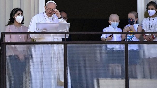 Pope Francis leads prayers from hospital balcony after colon surgery