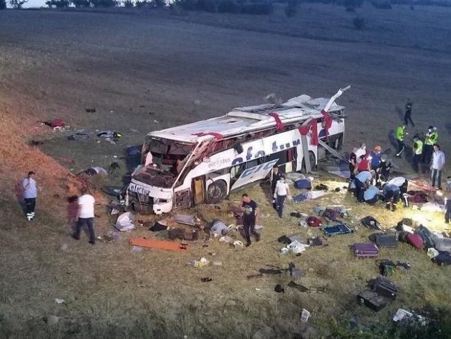 14 passengers die as bus crashes in Turkey