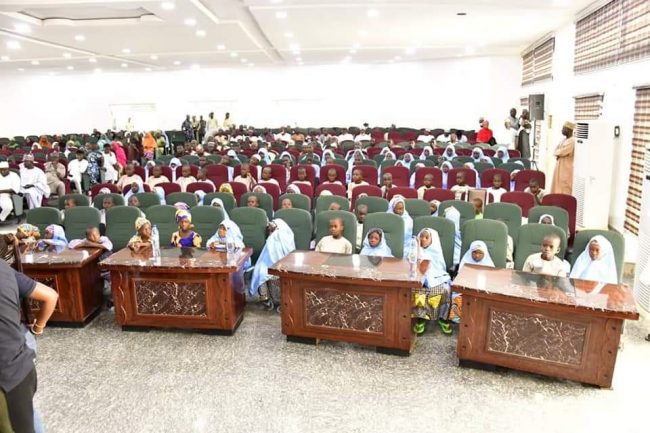 Niger gov receives 90 Tegina pupils, two others (+photos)