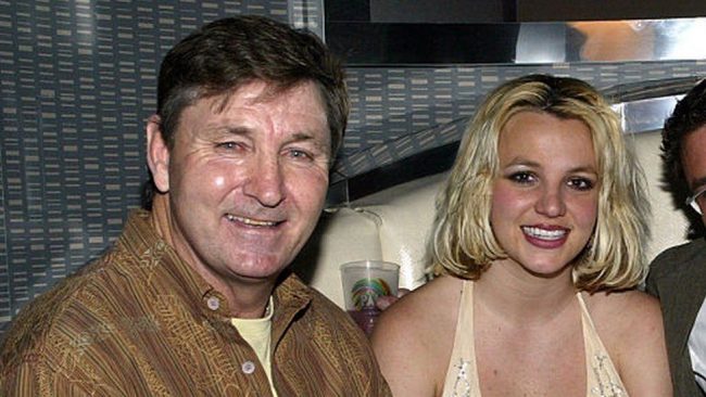 Britney Spears' father agrees to step down as conservator