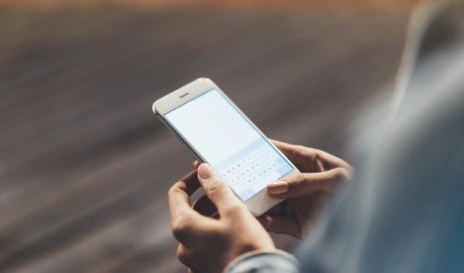 Lawyers, students hail ban of mobile phones at Saudi schools
