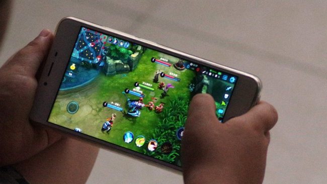 China cuts children's online gaming to one hour
