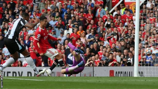 Ronaldo strikes twice on Manchester United return