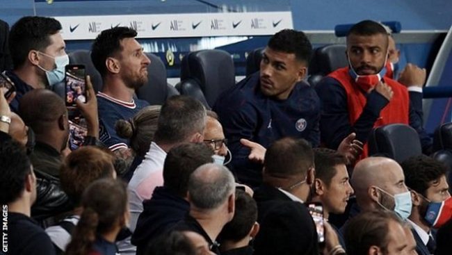 Messi replaced on PSG home debut