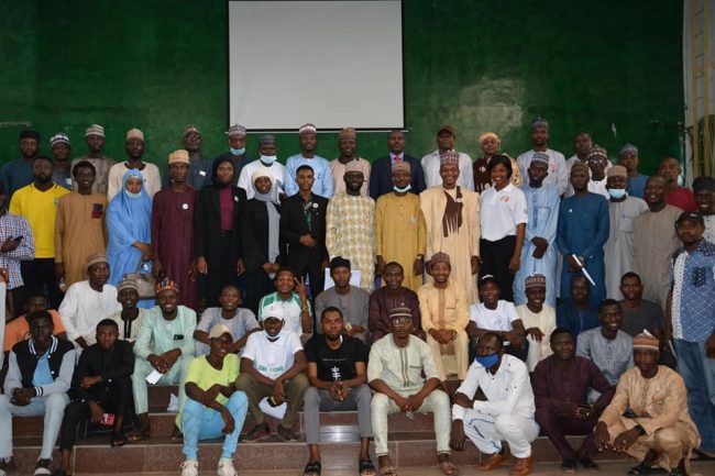 EFCC advises Nigerian youths to shun corruption