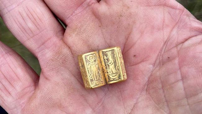 Metal detectorist finds small gold bible near York