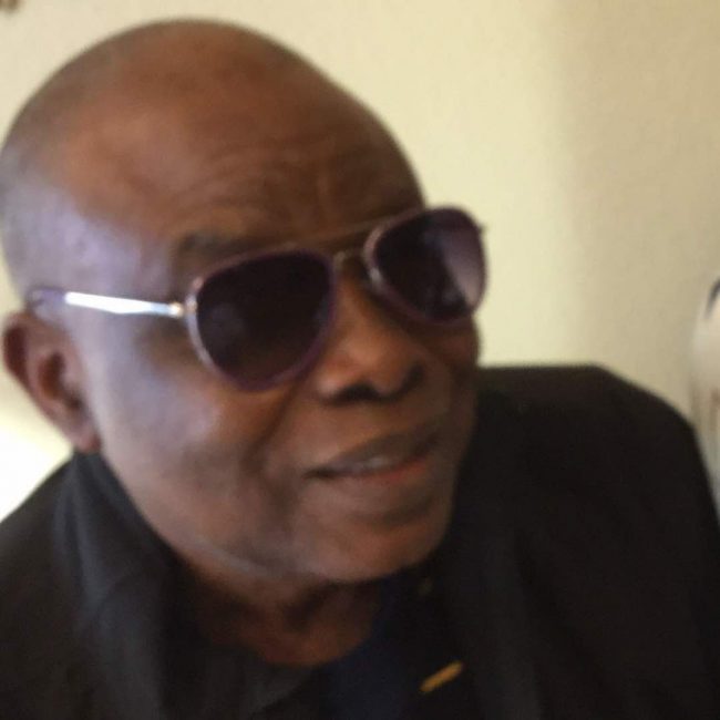Buhari greets veteran journalist Folu Olamiti at 70