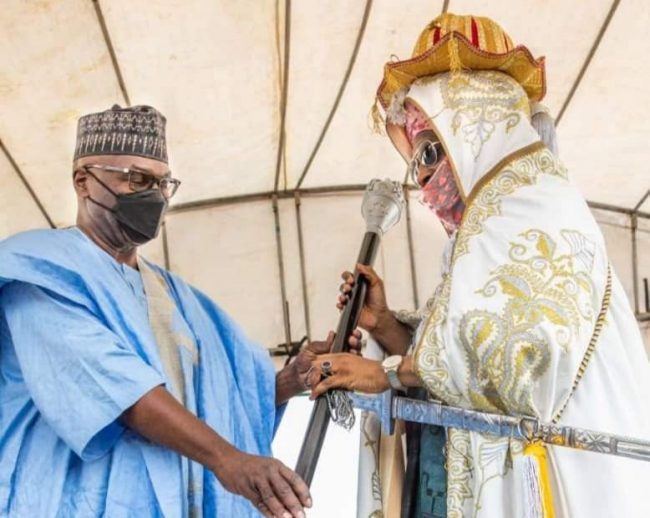 New Emir of Lafiagi Muhammed Kudu Kawu gets staff of office