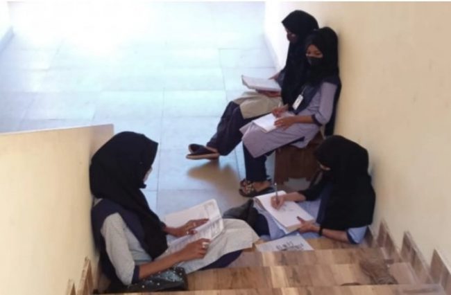 Indian college bars Muslim girls wearing Hijab from classes