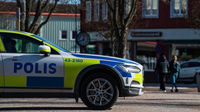 Sweden: 2 robbers steal students' computers during lesson