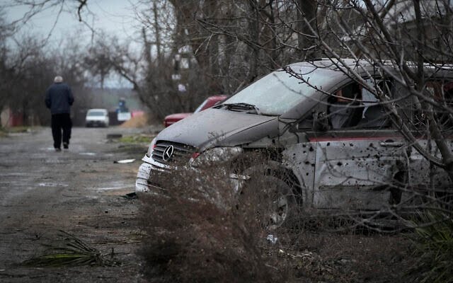 Zelensky: Ukraine 'left alone' to face Russian invasion, 137 killed on 1st day