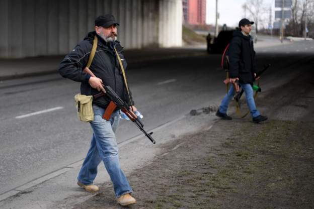 Ukraine hands out 18,000 machine guns to Kyiv volunteers as Russian forces advance