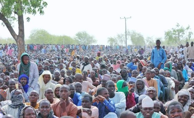 Monguno: Zulum shares N275m, food, clothes to 90,000 displaced families