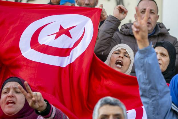 Tunisia president sacks 57 judges over corruption