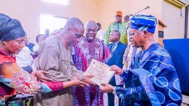 Retired blind school teacher receives N8.3m bond certificate in Osun