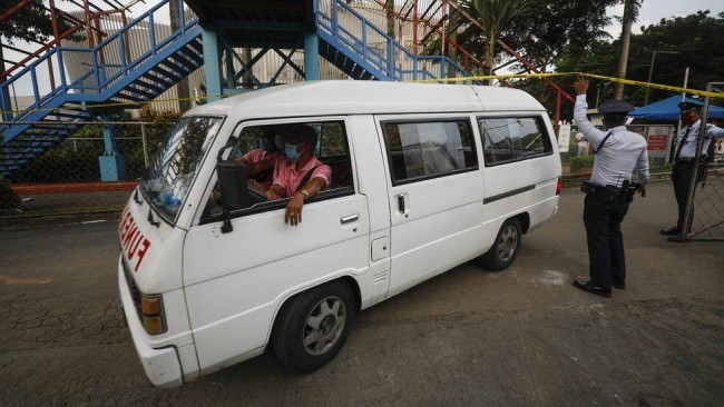 Ex-mayor, 2 others shot dead in Philippines