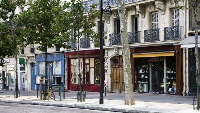 France: Air-conditioned shops will be told to shut doors to cut energy waste