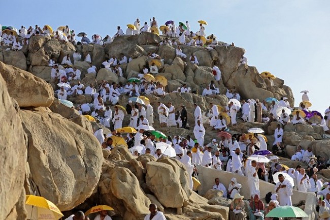 Pilgrims converge on Mount Arafat for climax of Hajj