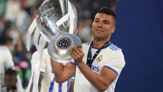 Manchester United agree £70m deal to sign Real Madrid midfielder Casemiro