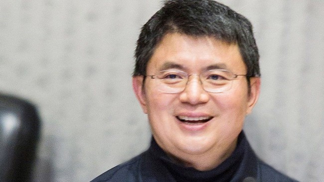 China jails billionaire 13 years for bribery