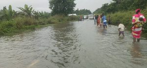 Flood restricts traffic on Ikom-Calabar high way