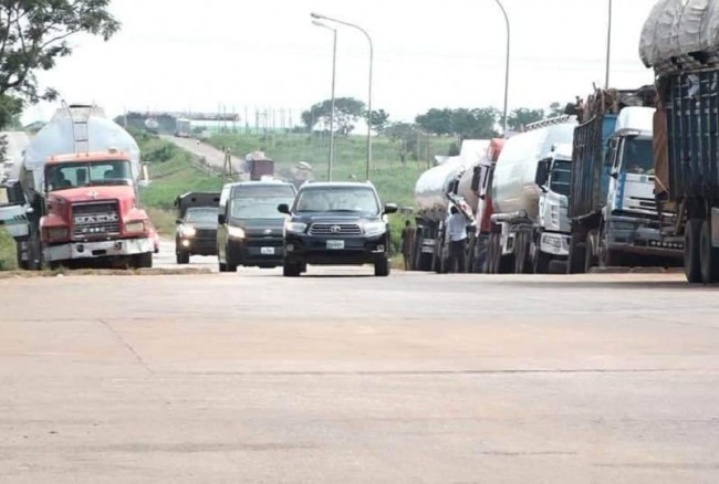 Abuja-Kaduna road gridlock cleared