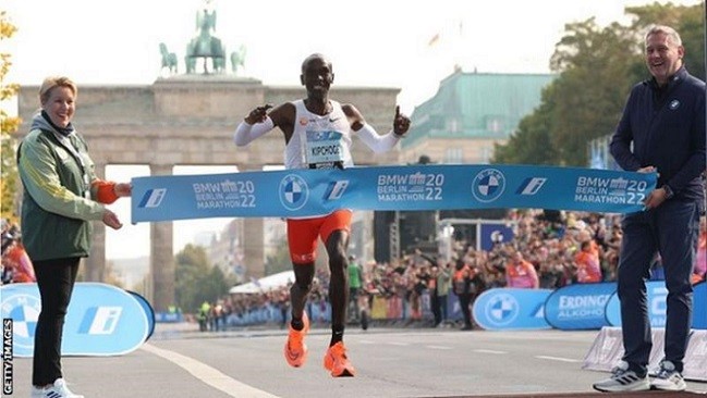 Kenya's Eliud Kipchoge breaks his own marathon world record in Berlin